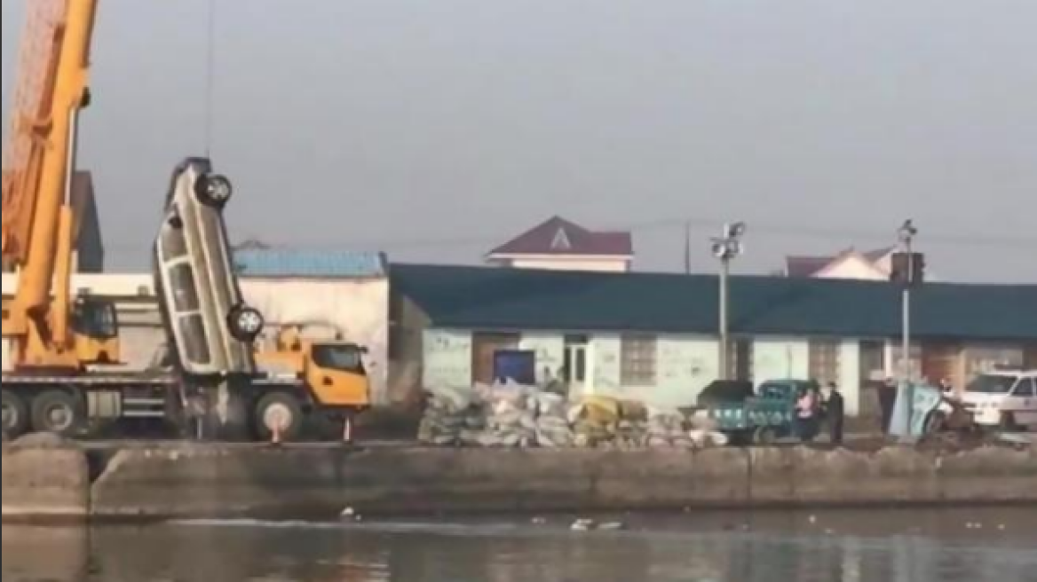 Κίνα: Επτά νεκροί από «βουτιά» μίνιμπας στη θάλασσα